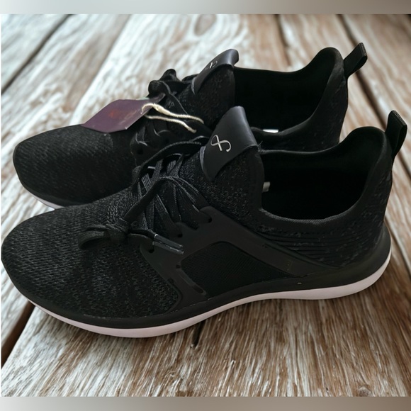 Freely Shoes - Freely Women's Black Sneakers, size 7, new